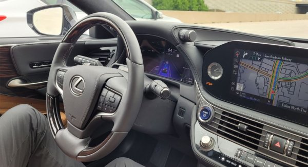 Системата на японците е единствената, която получава цялостна оценка "приемлив". Тя стига до максимума за предупреждения към шофьора, асистент за смяна на лентата, асистирано управление и функции за безопасност. Teammate няма нито една слаба оценка, а само получава "граничен" за системите за наблюдение на шофьора. Проблемът е, че пълната версия на тази система е налична само в LS, най-скъпия модел в гамата на японците. При европейските конкуренти IIHS е избрала за теста относително базови модели. 

