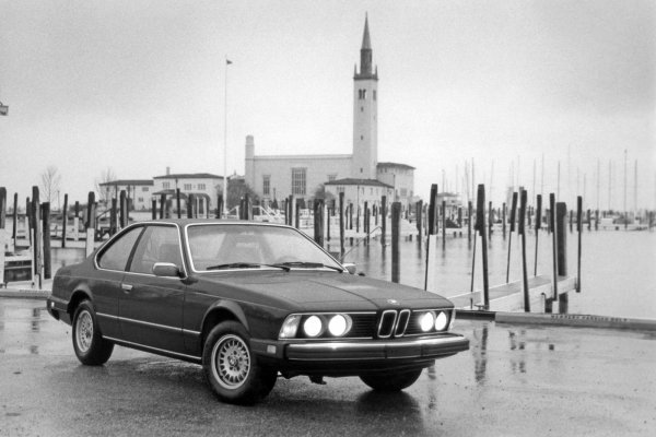 Пак купе, пак германско и пак опорочен външен вид заради много  издадените брони, които по никакъв начин не пасват на силуета на двувратата "акула" E24. Ясно е, че моделът донесе добри печалби на производителя, тъй като беше търсен в чужбина дори в тази форма, но ... в този случай парите не миришат, нали.
