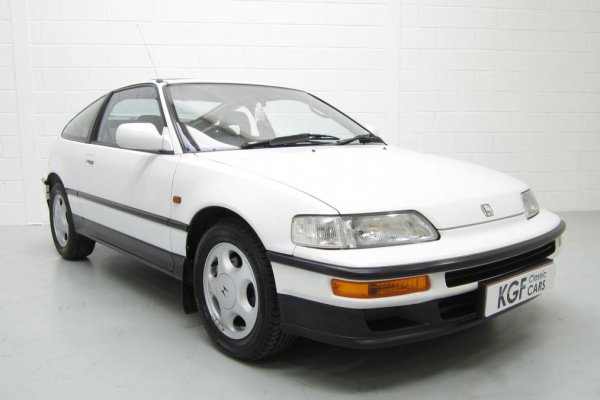 Honda CR-X е един от първите стилни и компактни Coupe модели на марката. През 1989 година мощността на VTEC версията от 150 к.с. при 8000 об/мин отговаря напълно на атрактивния външен вид. 
