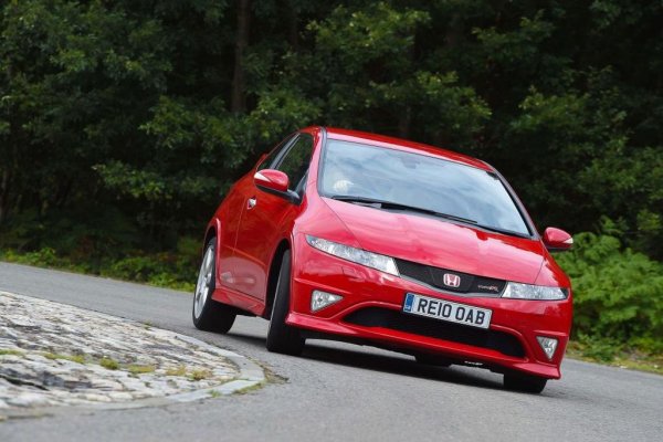 Това е един от много редките случаи в историята, когато дизайнът на обикновената серийна кола е базиран върху този на бъдещата й спортна версия, вместо да е обратното. 
С третото поколение на Civic Type R японците решават да направят следващата крачка и да създадат футуристичен дизайн. 
