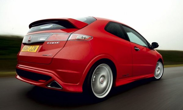 Мощността на практика остава непроменена спрямо предишната генерация на модела - точно 200 к.с. - но VTEC системата получава нови настройки и вече се включва при по-ниски обороти. Критиката е, че в сравнение със своя предшественик автомобилът е малко по-тежък, и с не толкова пъргаво поведение. Ускорението от 0 до 100 км/ч се извършва за 6.6 секунди, а за тези, за които това не е достатъчно, моторспорт партньорът на Honda - Mugen - представя тунинг версия на колата, разполагаща с 240 к.с. Последната се изстрелва до 100 км/ч за 6 секунди.
