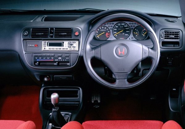 Японските инженери толкова се заиграли с проекта, че дори усилили заварките по купето, за да го стабилизират допълнително и да може да понесе по-високата мощност. Ускорението от 0 до 100 км/ч отнема 6.5 секунди. Забележително е, че следващото поколение на тази кола не успява да постигне този показател. 
