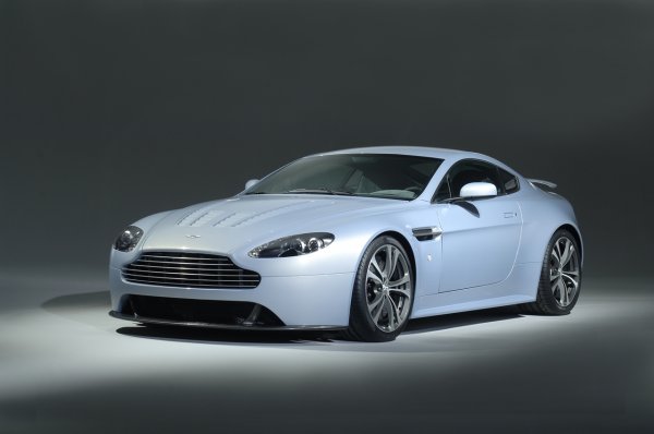 Aston Martin V12 Vantage RS Concept 