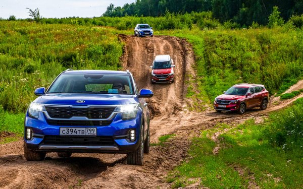 Ако ще карате предимно по асфалт, то вариаторът е отлично предложение, тъй като при добри настройки и свързване с двигателя осигурява и нисък разход на гориво. Той ще се справи и с движение по малко по-лош терен, но е по-добре с него да не се буксува. Няма опасност от прегряване, тъй като тази трансмисия разполага с авариен режим.

При по-сериозни натоварвания извън пътя обаче повече работа ще свършат автоматикът, както и механините скорости. Трябва обаче да сте наясно, че в първия случай разходът на гориво ще бъде и доста сериозен. От гледна точка на евентуални разходи за ремонти, най-евтино излизат трансмисията с ръчна смяна на предавките