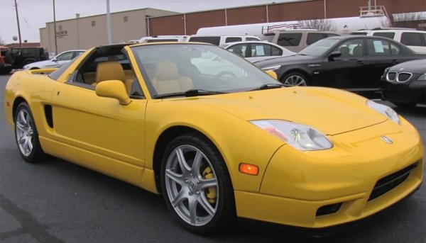 "Японското Ферари" е една от любимите машини на Мистър Бийн, и нищо чудно, при положение, че при разработването му решаващата дума е имал някой си Айртон Сена. 
