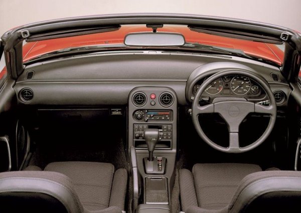 Благодарение на MX-5 в наши дни можем да избираме между голям брой роудстъри и леки спортни коли със задно предаване. Тях нямаше да ги има, ако не беше Miata. Модели като Toyota GT86, BMW Z4, Mercedes SLK (сега SLC) и Porsche Boxster дългат своя успех именно на Mazda. Към тях можем да добавим и текущия Fiat 124 Spyder, който бе разработен като технологичен близнак на последното поколение на MX-5.
