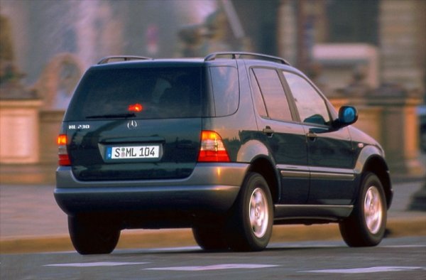 Въпреки че и Range Rover, и Jeep Wagoneer се появяват преди първото поколение на M-Class (W163), се смята, че именно Mercedes дава начало на сегмента на луксозните всъдеходни кросоувъри, който е много популярен и днес. Първоначално в Mercedes се опитват да &bdquo;опитомят&rdquo; военнна G-Class, но тя винаги е била един напълно различен автомобил.
Малцина знаят, че първата M-Class е трябвало да бъде изградена на платформата на второто поколение на Mitsubishi Pajero, но в крайна сметка сделката пропада. Друг малко известен факт е, че тогавашният шеф на Volkswagen AG Фердинанд Пиех иска да използва шасито на M-Class за първото поколение на VW Touareg, като в Mercedes дори дават съгласие за подобно нещо.
