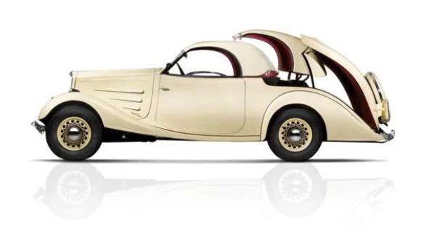 В средата на 30-те години на миналия век Peugeot 401 е надежден седан, лесно модифициран по всякакъв възможен начин: шасито му е удължено, за да се създадат лимузини, разработени са семейни версии и е превърнат в таксита. Той претърпява трансформации, предназначени да го направят по-скоро практичен, отколкото наистина приятен.

Още една конверсия, този път от доста необичаен вид, обаче ще го изстреля в аналите на автомобилната история. По това време купетата и кабриолетите вече са нещо обичайно. Citroen дори пуска на пазара своя революционен Traction Avant през 1934 г. с този тип каросерия, което прави Peugeot 401, който се предлага на пазара по същото време, да изглежда доста безличен. Но това е без да се вземе предвид намесата на Жорж Полен, Марсел Пурту и Емил Дарлма, съответно зъболекар, каросерийник и дилър, специализиран в модификации на Peugeot.
