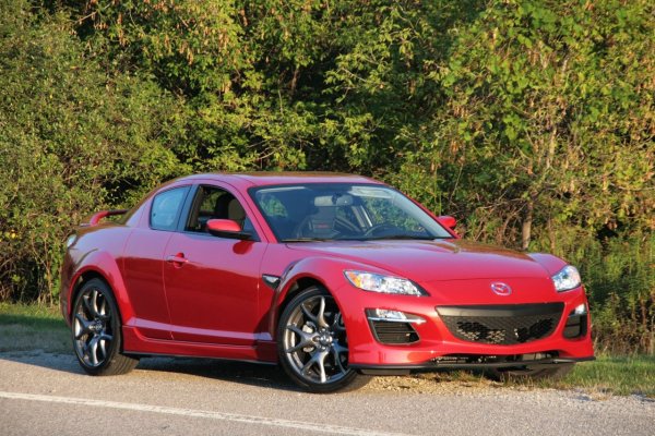 2009 Mazda RX-8 R3. Това което отличава автомобила от базовия модел е спорният пакет "R3"