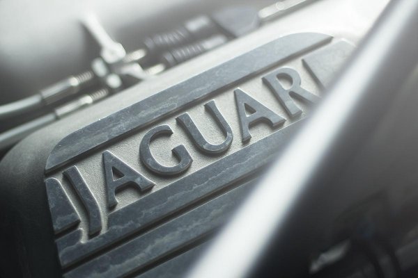 Jaguar XJ220 от Overdrive 