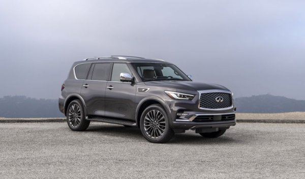 Само допреди две години премиум брандът на Nissan играеше доста по-съществена роля - особено на българския пазар, където имаше най-високия си дял от всички европейски страни. Но новите стандарти за емисии накараха Infiniti да зачеркне Стария континент от плановете си и да се фокусира върху Северна Америка. Тази година марката има само 4 регистрации според DataForce. Две от тях са на QX80, очевидно частен внос от Америка, а останалите две се разпределят между Q50 и QX50 - последни изостанали бройки по шоурумите. 
