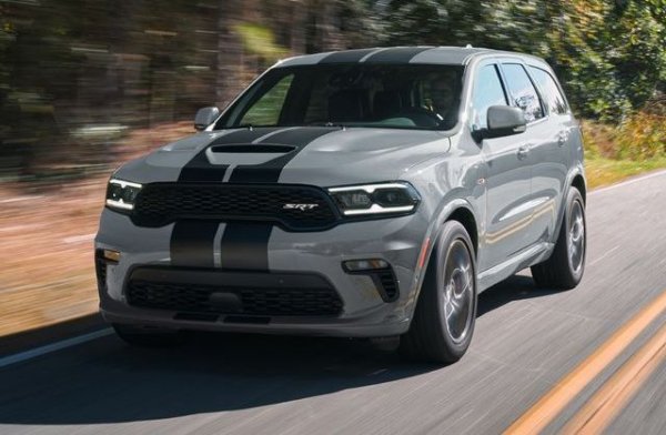 Същата история като с Chrysler, само че тук регистрациите са разпределени между повече модели. Лидер малко неочаквано е Durango с 56, веднага зад него е легендарният muscle car Challenger (53), Charger (22), и по един Grand Caravan и Journey за цвят. 
