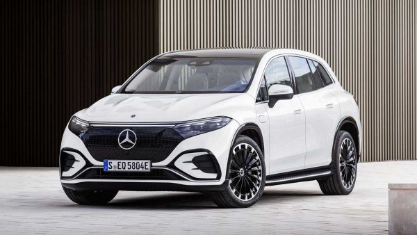 Сред германците най-напред в тази тежка класация е Mercedes EQS SUV - най-големият и тежък електрически автомобил на Mercedes, който във версията EQS 580 4MATIC AMG Line достига 2845 кг.

Дълъг 5,12 метра и с 5 или 7 места, големият електрически SUV на Mercedes има два електрически мотора за 544 к.с. и батерия със 108,4 кВт/ч. Още по-мощният и луксозен Mercedes-Maybach EQS SUV 680 4MATIC вероятно ще бъде по-тежък, като засега няма данни за теглото му, но се очаква то да надхвърли 2900 кг.

Тегло: 2845 кг 

Мощност: 544 к.с. 

Съотношение на тегло/мощност: 5.22 кг/к.с.
