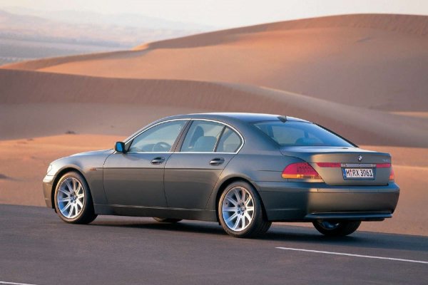 Четвъртото поколение на 7-ата серия се задвижва от бензинови, дизелови и дори водороден двигател &ndash; Hydrogen 7 е първият в света сериен автомобил с такъв мотор. Производствената серия обаче се оказа много скромна &ndash; 15 коли.