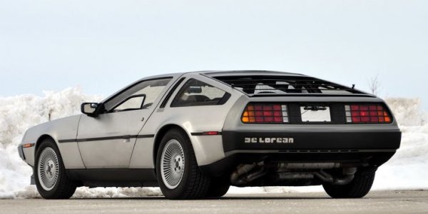 Джон Де Лореан реши да направи своя собствена суперкола, която се обърка ужасно, въпреки че получи култов статут с филма "Завръщне в бъдещето". Това беше една от най-лошите суперколи, правени някога, като отгоре на всичко тя се провали и на основния тест за безопасност. Оказа се, че ако DeLorean се превърти през капак, хората в колата ще останат затворени в капан. 