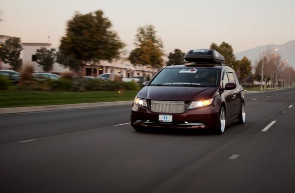Honda Odyssey с тунинг на Bisimoto Engineering