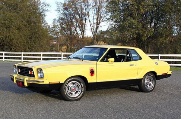 Същите причини карат феновете на Mustang да се кръстят, когато видят второто поколение на модела. Първоначално е предвидено, той да бъде построен на базата на Ford Maverick, но в крайна за сметка за основа е взет субкомпатният Pinto. Това решение предизвиква шок у огромната армия фенове на модела, но пък и няма как да бъде иначе. Все пак автомобилът е представен през 1973 г. - в самото начало на световна криза за гориво.

За първите 12 месеца Ford продава 386 000 бройки от  Mustang II, което почти колкото и при първата генерация на модела за същия период след излизането на пазара (419 000). Кризата с петрола обаче отминава и интересът към автомобила пада. Не помага и излизането на версията Cobra с 4,9-литров V8, като ситуацията се променя едва при излизането на третото поколение.
