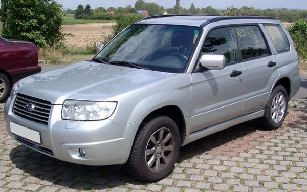 Четвъртата позиция е за Subaru Forester. Този "японец" се откроява сред конкурентите с добре обмислена система за задвижване на всички колела, оригинален външен вид, висока практичност и дълговечни възли и агрегати.