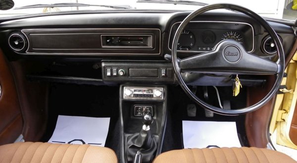 През декември 1974 се появява второто поколение, с доста по-квадратест дизайн, но иначе технологично много близко до първото. 
Оборудването също е все така спартанско - даже жабката е лукс, достъпен само за купувачите на най-високите нива. 
За сметка на това производството се разширява значително - в Назарет (Израел), Азамбужа (Португалия), Корк (Ейре), Струъндейл (ЮАР), Уири (Нова Зеландия), Хоумбуш (Австралия).