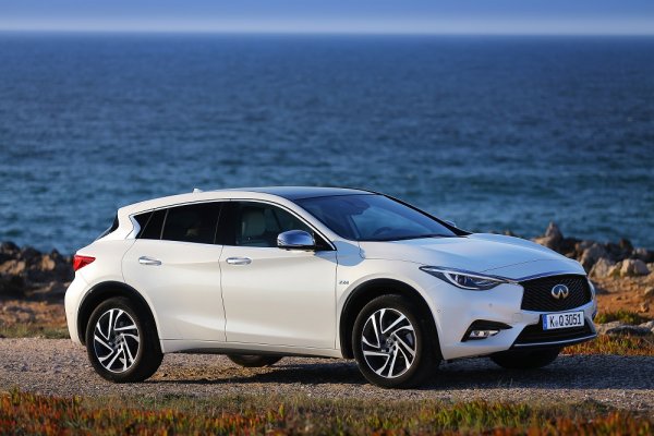 Infiniti Q30