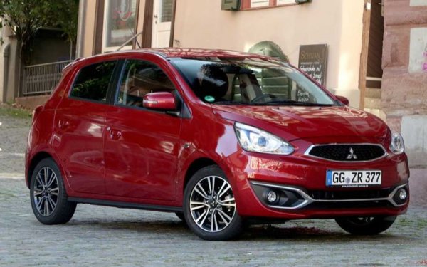 В средата на списъка се оказва малък японец, чиито продажби на европейския пазар са съвсем малки заради жестоката конкуренция в този клас. Базовата версия разчита на 3-цилиндров мотор с обем 1,0 литър, чиято мощност е 71 к.с. и 88 Нм. Динамиката е плачевна &ndash; 16,7 секунди от 0 до 100 км/ч и максимална скорост от 172 км/ч.