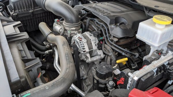 Hemi е най-легендарният двигател в историята на Chrysler, представен за пръв път през 1951 - макар че между тогавашния агрегат и днешната трета генерация няма много общо 
