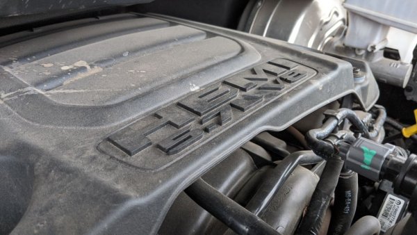 Името идва от полусферичните (hemispherical) цилиндрови глави - дизайн, който осигурява горивни камери с отлично съотношение повърхност-обем, и позволява по два сравнително големи клапана на цилиндър
