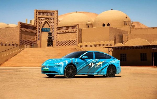 През есента на идната година се очаква и пазарният дебют на електрическия седан e-pi S73. Все още не разполагаме с техническите му данни, но от компанията увериха, че той ще дойде с ново поколение системи за управление на енергията, гарантиращи бързо зареждане и дълъг живот на батерията. 
