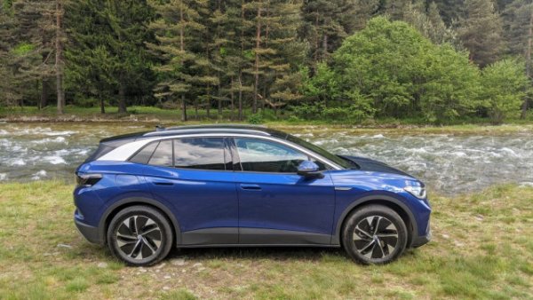 При електрическия кросоувър на VW също има ръст в продажбите, макар и не толкова висок, колкото при по-малкия и по-евтин ID.3. Регистрациите на ID.4 са се увеличили с 49.5% спрямо миналата година.