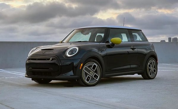 1. Tesla Model Y - 66,551 регистрации (166.5% ръст спрямо 2022)
2. Tesla Model 3 - 17,806 (-43.8%)
3. Volvo XC40 - 12,360 (164.8%)
4. Audi Q4 e-tron - 9,823 (45.9%)
5. MINI Cooper SE - 6,866 (-5.5%)
6. Polestar 2 - 6,802 (13.7%)
7. Mercedes EQA - 6,400 (25.1%)
8. BMW i4 - 6,392 (198.1%)
9. BMW iX1 - 4,837 (n/a)
10. Volvo C40 - 4,512 (86.3%)
ОБЩО - 183,608 (37.3%)