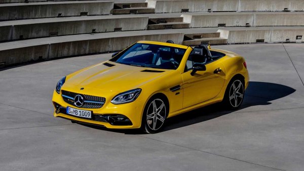 След над две десетилетия производство, Mercedes-Benz SLC и предшественика SLK достигнаха до края на кариерата си. "Смъртта" на спортната машина бе анонсирана с версията Final Edition със специален жълт цвят, подобен на този от първото поколение SLK. 