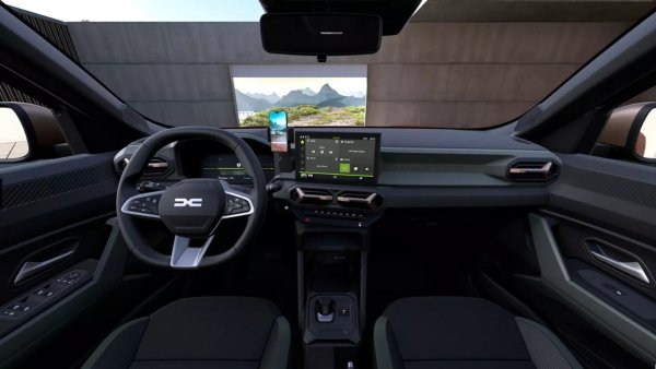 Това е единствената модификация с два педала, а цената е 26 000 евро. Не е нужно да се плаща допълнително за 10-инчов сензорен екран, аудио система с шест високоговорителя, виртуално арматурно табло, безключов достъп, климатроник и безжично зареждане за джаджи. Предсто излизане на хибрид със задвижване на четирите колела, като цената му вероятно ще надхвърли 30 000 евро.