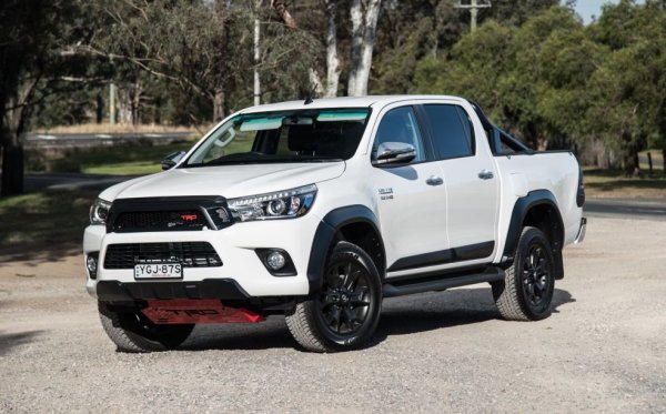 Още едно първо място за Toyota благодарение на Hilux, който запазва 87,54% от стойността си след три години. С далеч по-ниски показатели са Mitsubishi L200 - 77,30, и Volkswagen Amarok - 73,03.
