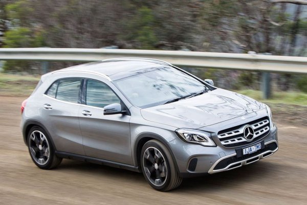 Най-малкият кросоувър на Mercedes запазва 71,81% от цената си. Следват Audi Q3 - 69,97, и Range Rover Evoque - 68,14.
