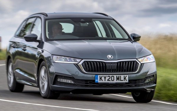 В актуалната ценова листа на Skoda няма Octavia седан с AWD, но пък има комби - с 2.0-литров TSI, 190 коня мощност и 7-степенен DSG автоматик. Малко над хиляда лева доплащане могат да заменят бензиновия мотор с двулитров TDI със 150 конски сили. Оборудването включва двузонов климатроник, 8-инчов дисплей на мултимедията, кожен волан, парктроник отзад, подлакътник отпред и отзад.

Цена през 2020: 44 400 лева
Цена през 2021: 52 600 лева 
Цена през 2022: 57 910 лева
