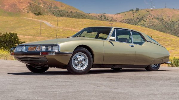 В зората на 70-те Citroen бе на практика фалирал заради инвестицията в сложни и скъпи продукти като модела SM и ванкеловия двигател Comotor. През 1974 по-стабилната финансово Peugeot купи 30-процентов дял, а през 1975 го погълна напълно, с помощта и на една доста щедра финансова инжекция от френското правителство. Впоследствие обединената компания бе наречена PSA - Peugeot Societe Anonyme. 
Покрай придобиването на Citroen за кратко групата контролираше и Maserati, но побърза да се отърве от италианския бранд.
