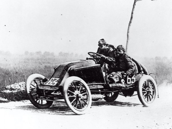 110 години Renault