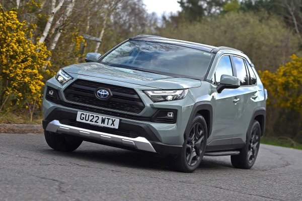 Присъствието на Toyota на второ място показва, че надеждността не е запазена територия на премиум марките. Всъщност някои от най-малките и достъпни модели са с най-добри постижения. Toyota Yaris (2011-2020 г.) отбеляза 99,3% и само 3% от собствениците й казаха, че колите им са се объркали. Сегашната Toyota Yaris не изостава много, с рейтинг от 98,6%, а малкият SUV Yaris Cross получава 98,0%.
