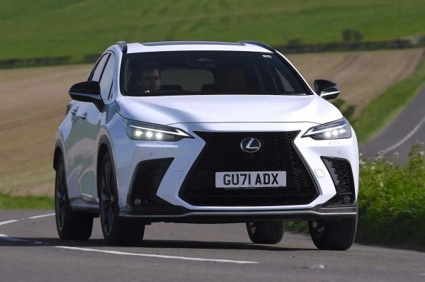 Луксозната марка Toyota оглавява тази класацията за надеждност седем поредни години, отчасти защото колите й рядко се повреждат, а също и защото когато се случи, дилърите й отстраняват проблемите безплатно.

От моделите най-добре се представя семейният SUV Lexus NX (2014-2021), който има рейтинг на надеждност от 99,8%. Вторият и третият най-надеждни семейни SUV също са модели на Lexus - настоящият Lexus NX отбелязва 99,4%, а Lexus UX - 99,3%.

