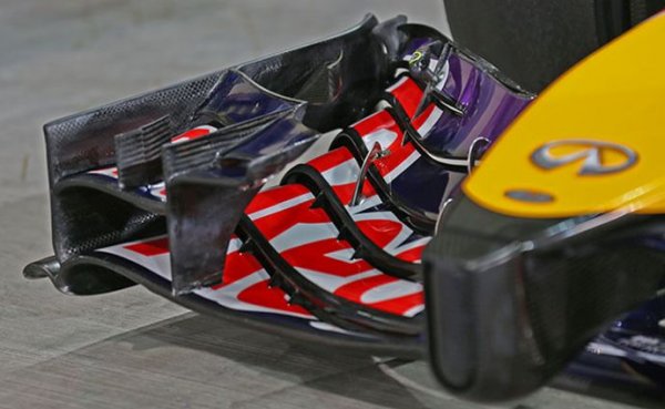 Четирите световни титли на Red Bull между 2010 и 2013 бяха плод колкото да уменията на Себастиян Фетел, толкова и на способността на инженерите на тима да измислят нови номера в "сивата" зона на правилника. През 2011, когато Фетел постигна 11 победи и 15 първи стартови позиции от общо 19 старта, болидът бе снабден с гъвкаво - и според много конкуренти непозволено - предно крило. 
