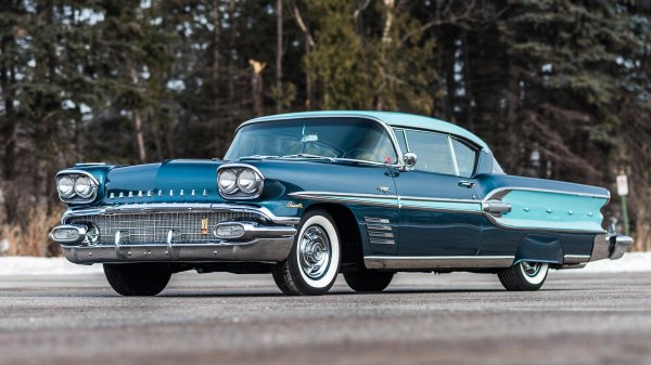 Наречен на името на соленото езеро за скоростни рекорди в западния край на Юта, емблемата върху този модел не е единствената асоциация на марката с тази "писта". Pontiac има големи успехи в поставянето на скоростни рекорди, а през 1960 г. Мики Томсън вдига 406 мили в час (653 км/ч) с Pontiac Challenger.