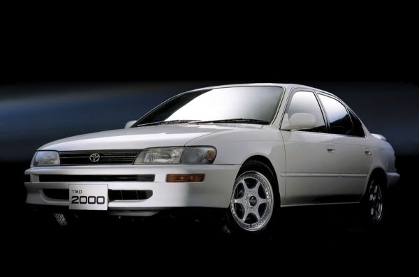 Японският автомобилен гигант има много знаменити модели, но има и такива, които са неизвестни. Сред тях е Corolla (E100) от 1994 г. - пътническа версия на състезателната кола от JTCC (Японски шампионат за туристически автомобили). Продадени са едва 9 бройки, въпреки че първоначално е планирано производството на 99.