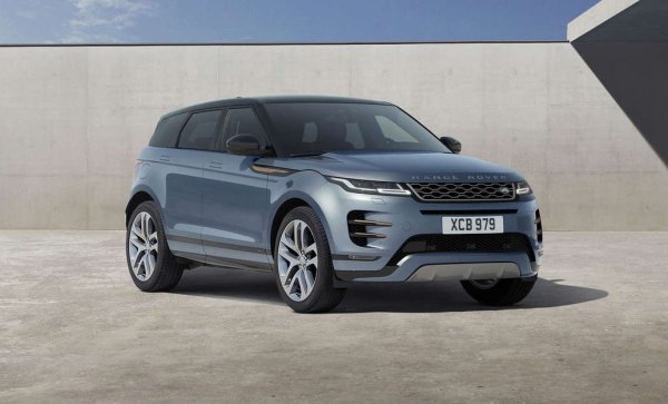 Evoque е най-малкият SUV на Land Rover, който се превърна в хит още при дебютира си през 2011 г. Това се дължи на впечатляващия му външен вид, както и на факта, че въпреки скромния си двигател с 4 цилиндъра Evoque се оказа невероятно способен за офроуд. За това помага отличната система Terrain Response, предназначена за движение по тежък терена. Високите разходи за поддръжка и застраховки, както и проблемите с надеждността, са причината 10,9% от купувачите да се откажат от Evoque след по-малко от година. 
