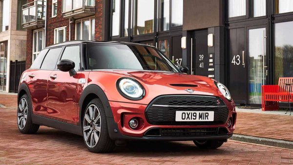 Clubman представлява разтегната версия на хечбека MINI CooperMINI, като първото поколение имаше по-малки „самоубийствени“ задни врати, даващи достъп до задните седалки. При второто това се промени, като технически Clubman е комби, но със странни пропорции. Лошите отзиви в медиите, високите разходи за поддръжка и високият шум при шофиране вероятно са повлияли на 10,7% от купувачите, които се разделят с този автомобил. 