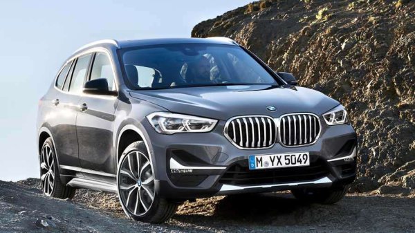 X1 е най-малкият кросоувър на BMW, но 4-цилиндровият му двигател има достатъчна мощност, а острото управление го прави един от най-забавните кросоувъри за шофиране. Шофьорите му обаче съобщават, че автомобилът не е особено удачен за управление по неравни пътища. Това накара 10,4% от купувачите да решат, че X1 не е достатъчно добър, за да издържи повече от година. 