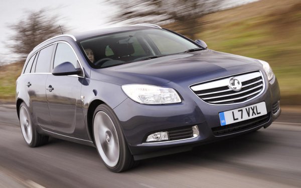 Проблем с кормилното управление беше открит при Combo и Corsa. Три сервизи акции бяха организирани заради изтичане на гориво и масло от Insignia (на снимката), като подобен проблем беше открит и при двигателя на Crossland. 