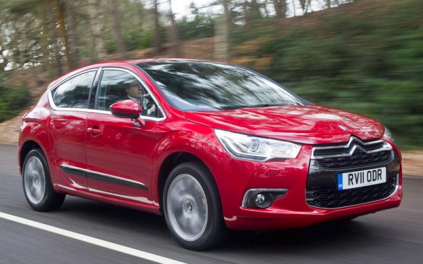 Наложиха се няколко изтегляния в сервизите заради проблеми с 1,2-литровия бензинов двигател, като те засегнаха модели като Berlingo, C3, C3 Picasso, C4, C4 Cactus, C4 Picasso, DS 3 и DS 4 (на снимката). Citroën обяви и 9 сервизни акции заради дефекти с бусовете Jumpy/SpaceTourer, както и 4 заради Berlingo, C3 и DS 7 Crossback.