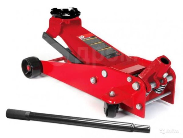 Този инструмент ви позволява да повдигнете колата по време на монтажа/демонтажа на колелата. Също така ще бъде чудесен помощник при смяна на спирачни накладки и дискове или някои части от окачването на автомобила. 