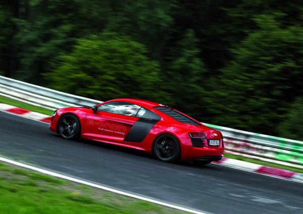 Audi R8 e-tron няма да се произвежда