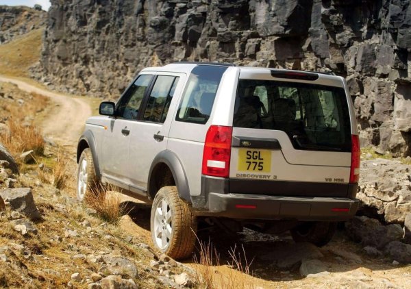 Ако наистина успеете да намерите такава кола, която да се вмести в бюджета, тя почти сигурно ще ви откара навсякъде извън пътя (Джеръми Кларксън закара един такъв автомобил до върха на шотландска планина). Нещо повече, Discovery ще направи това с невероятен комфорт, какъвто бихте очаквали от луксозен офроудър от висок клас.